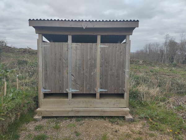 3 bay glamping toilets