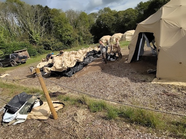 Building camping tents