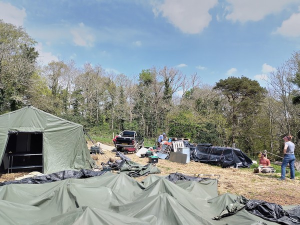 Building military folding tent