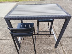 Posure outdoor table and chairs