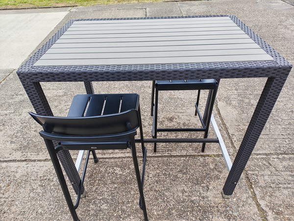 Posure outdoor table and chairs Posure outdoor table and chairs