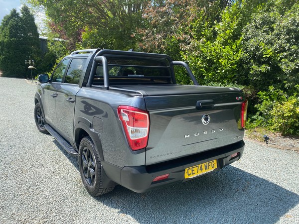 4 x 4 pickup with sliding load bed cover