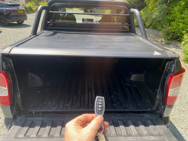 Lockable pickup with cover