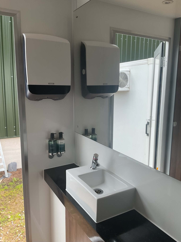 New Luxury Toilet Trailer For Sale