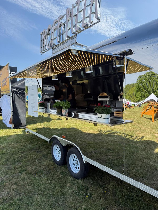 Aluminium catering trailer with hatch