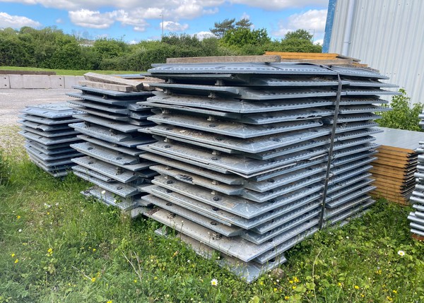90x 1m x 1m Trackway Panels For Sale