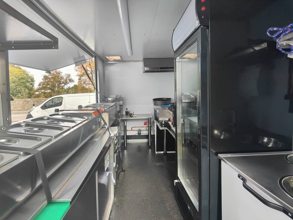 Catering trailer with large hatch / bain marie Catering trailer with large hatch / bain marie