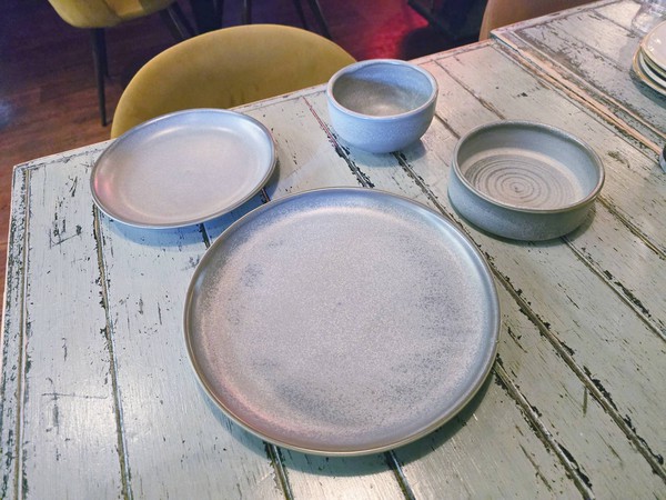Stoneware plates bowls