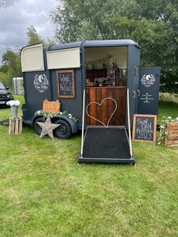 Horse box bar trailer