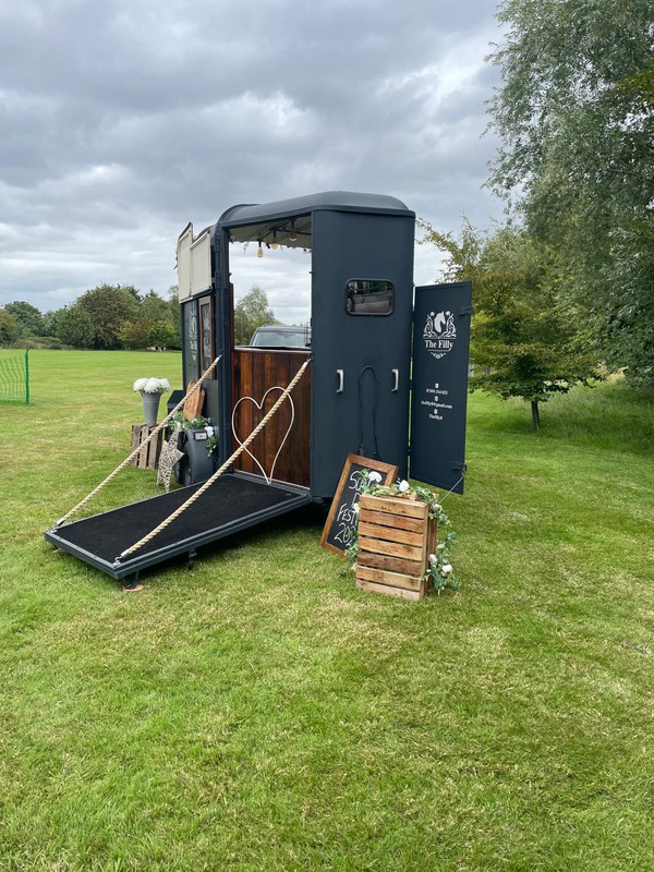 Mobile bar trailer for sale Mobile bar trailer for sale