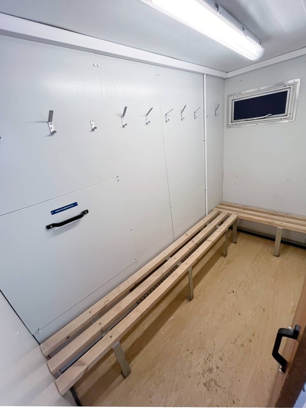 Welfare cabin with drying room