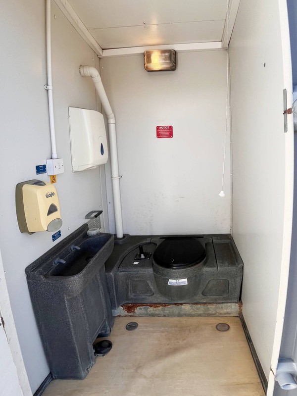 Welfare cabin with toilet