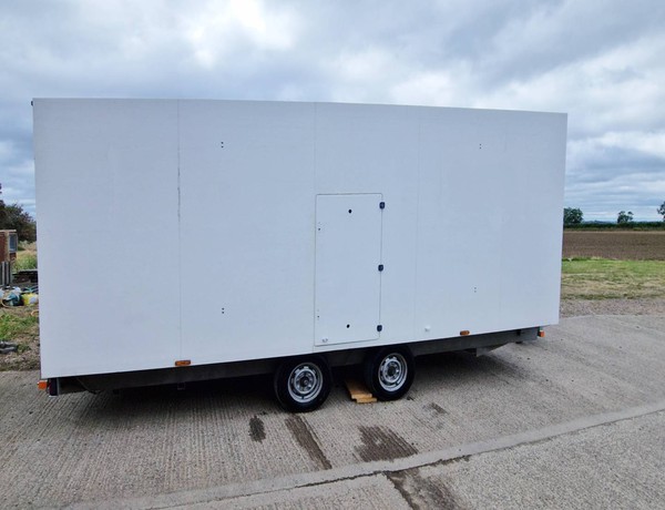 3 + 1 Wedding toilet trailer for sale 3 + 1 Wedding toilet trailer for sale