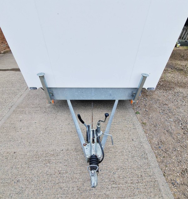 Tow hit for a toilet trailer Tow hit for a toilet trailer