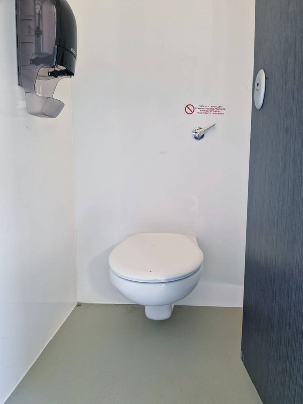 2+1 toilet cubicle
