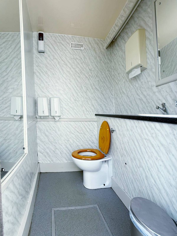 One plus one toilet trailer for sale One plus one toilet trailer for sale