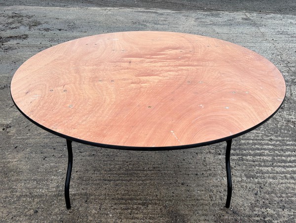 7x 5' Round Banquet Tables For Sale 7x 5' Round Banquet Tables For Sale