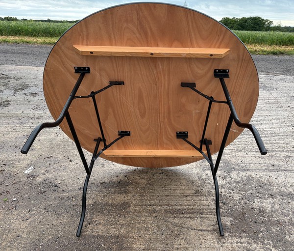 Second Hand 7x 5' Round Banquet Tables Second Hand 7x 5' Round Banquet Tables