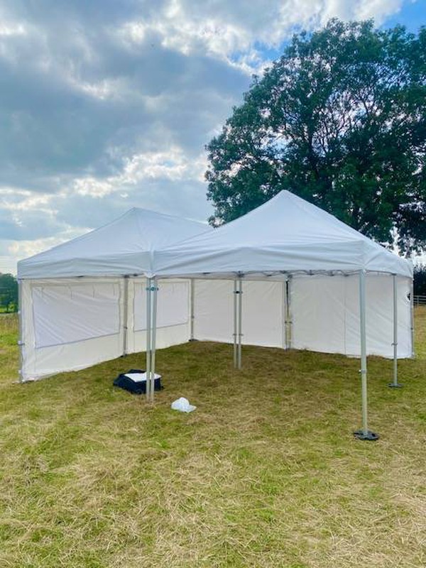 Aluminium framed pop up marquee