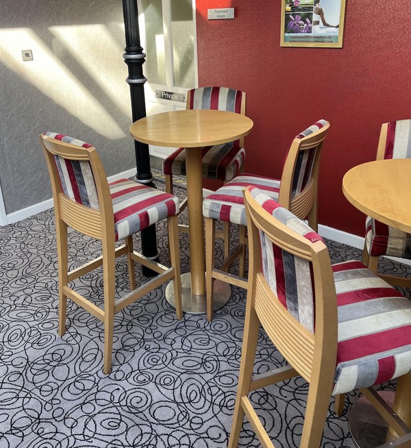Poser Tables with Bar Chairs Poser Tables with Bar Chairs