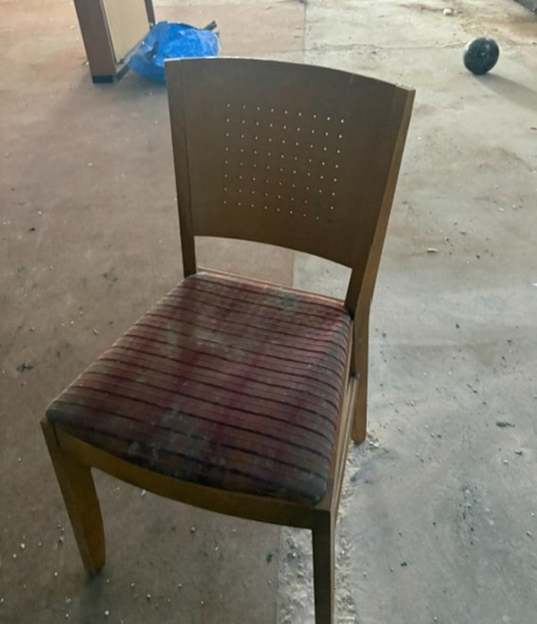 24x Restaurant/Cafe Chairs 24x Restaurant/Cafe Chairs