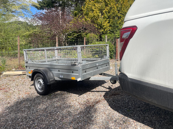 Un braked car trailer (750kg)