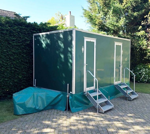 Green 2 + 1 toilet trailer for sale