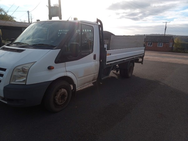 35 CWT twin wheel transit van with Tail lift