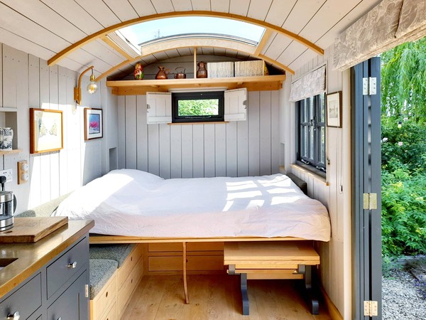 Shepherd's hut with double bed Shepherd's hut with double bed