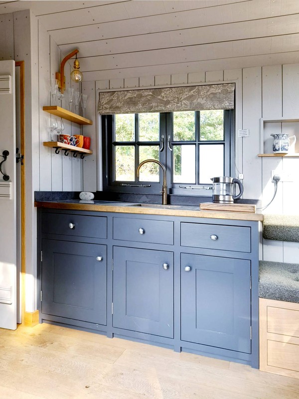 Shepherd's hut with kitchen Shepherd's hut with kitchen