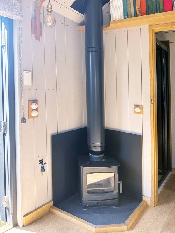 Shepherd's hut with wood burning stove Shepherd's hut with wood burning stove