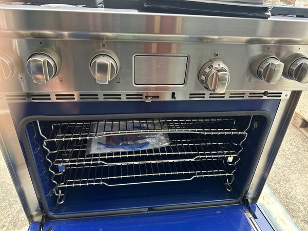Wolf duel fuel 36" range cooker / oven Wolf duel fuel 36" range cooker / oven