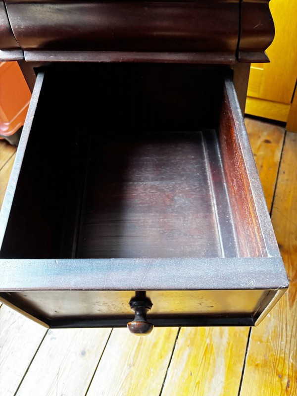 Solid wood chest of drawers