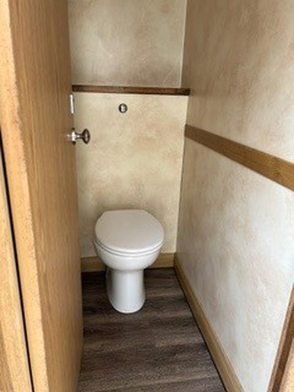 Toilet trailer cubicle