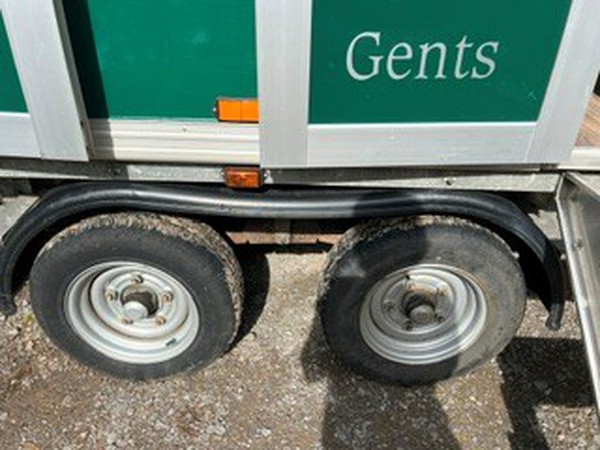 Twin axle toilet trailer 2 + 1