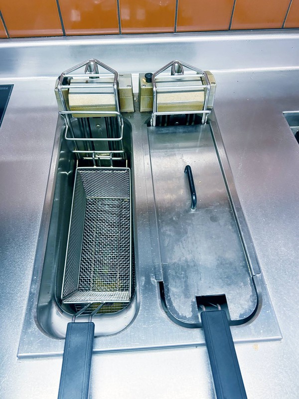 Built-in double fryer