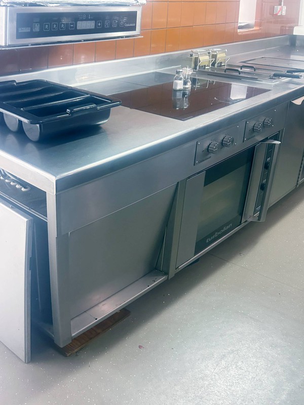 Cooking suite by control induction