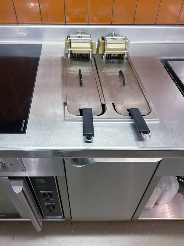 Two baskets / tanks fryer 7kw