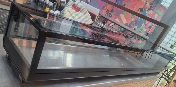 6 Pan Refrigerator For Sale 6 Pan Refrigerator For Sale
