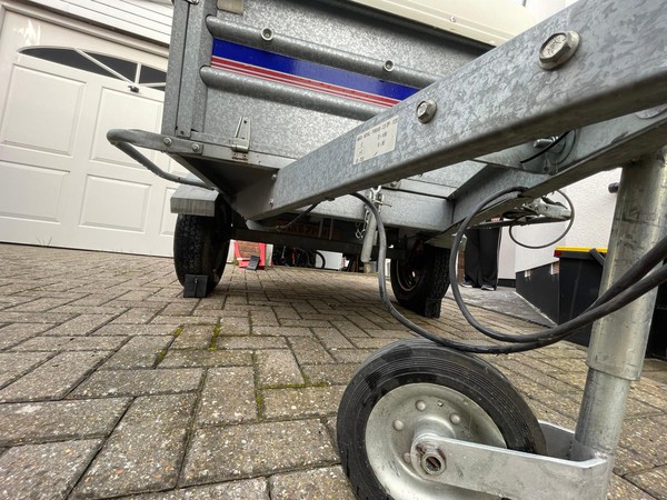 Single axel unbraked trailer