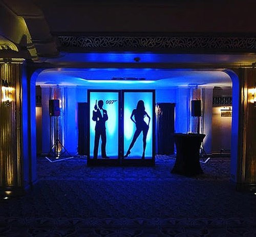 2x 007 James Bond Silhouette Panels