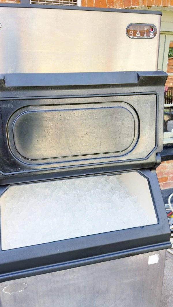 Large pub ice maker for sale
