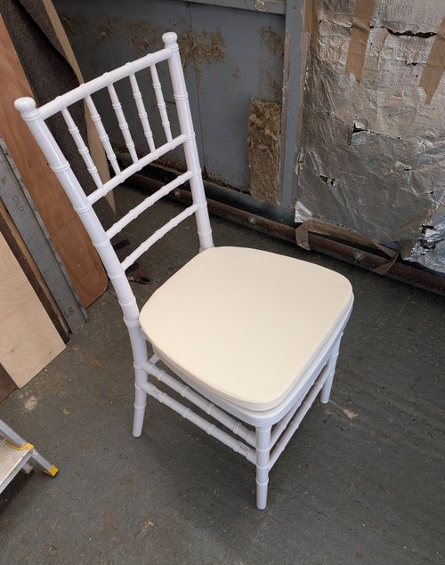 160x White Plastic Chiavari Chairs