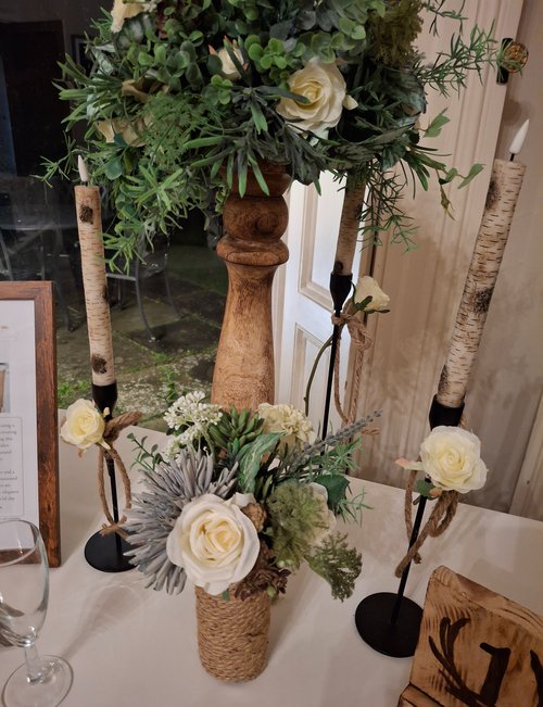 8x Greenery & Silk Centrepieces For Sale