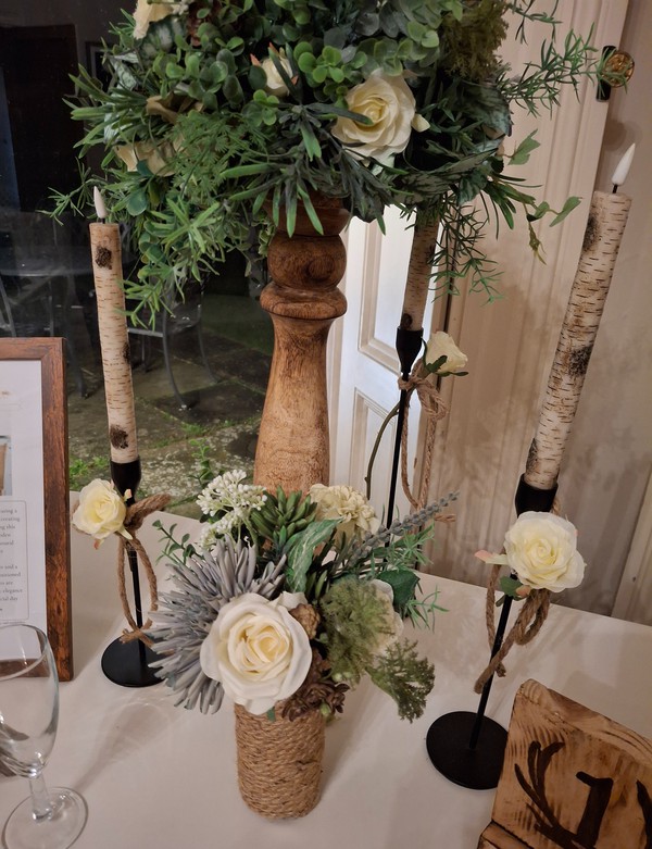 8x Greenery & Silk Centrepieces For Sale 8x Greenery & Silk Centrepieces For Sale