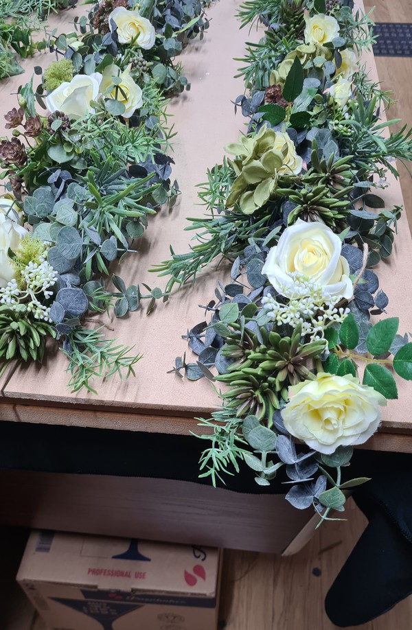 Table Centres And Garlands Table Centres And Garlands