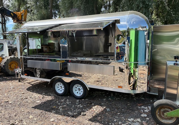 5m Airstream Style Catering Trailer 5m Airstream Style Catering Trailer