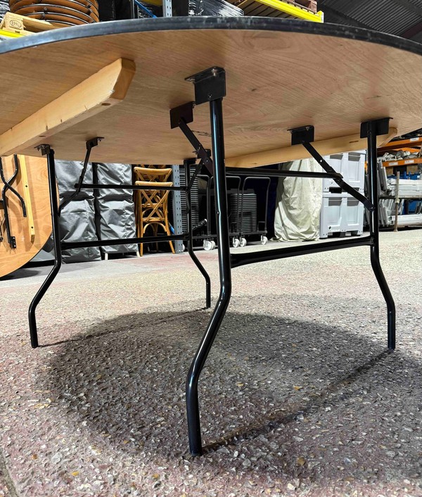 8x 5ft Folding Leg Round Tables