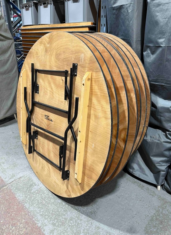 Second Hand 8x 5ft Round Tables