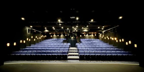 186x Theatre Chairs For Sale
